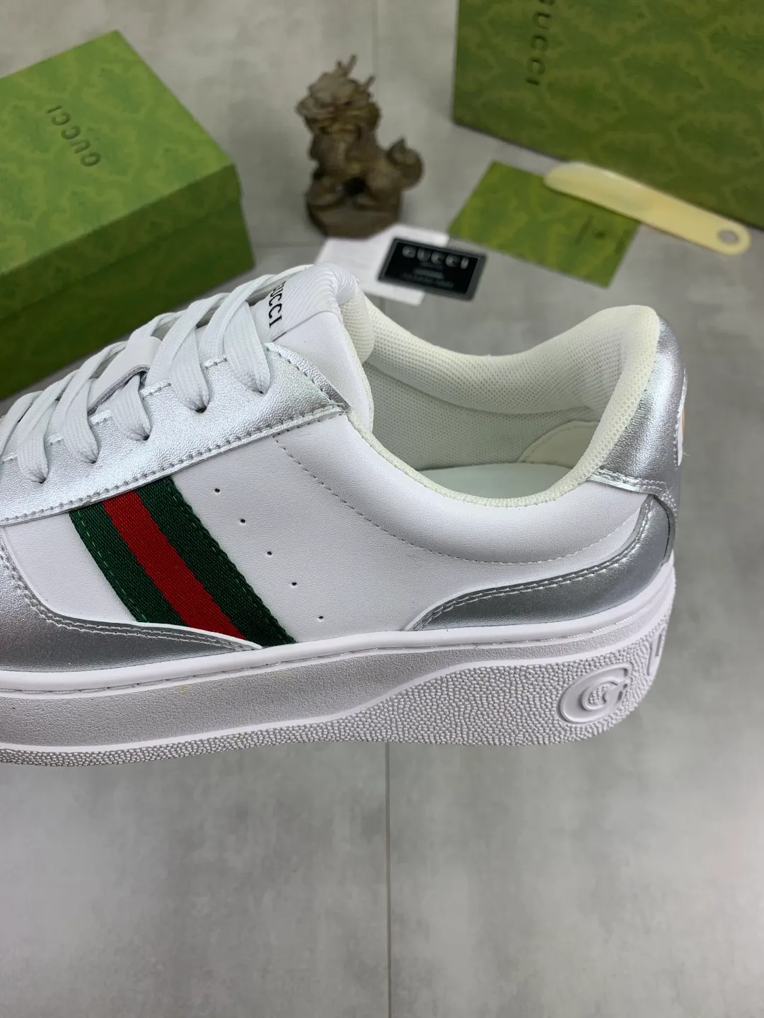 Men's shoes 💰P400💰【New model】 🆘 The latest model from Gucci official website 🎁 Classic casual and fashionable men's shoes 👟 Hot model 💥 Simple and elegant style, exclusive for trendy men. Unique latest brand elements from the official website 👑 Original Gucci decoration, fashionable and generous, made of original soft calfskin fabric ➕ Comfortable soft pigskin lining ✅Wear-resistant rubber outsole specified on the official website_Full elasticity, classic model taken in real life🎬Color: 5️⃣colors available😍Number: 38-44 (45 46 customized)